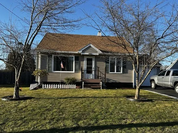 107 Stephen Pl, North Syracuse, NY 13212