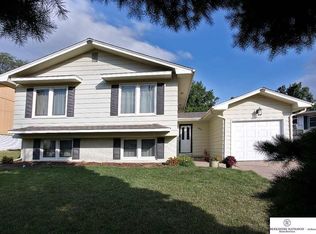 10641 Parker St, Omaha, NE 68114