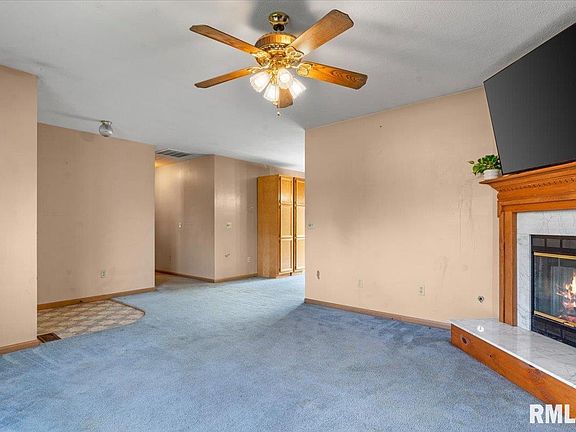 4th image of 905 Helene St