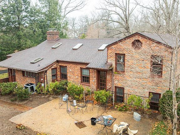 2nd image of 256 N Blue Ridge Tpke