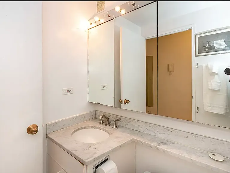 350 W 50th St #4X — Photo 6