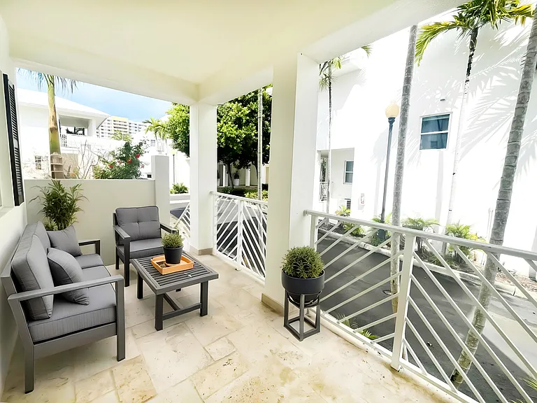 1045 SW 9th Ct — Photo 10
