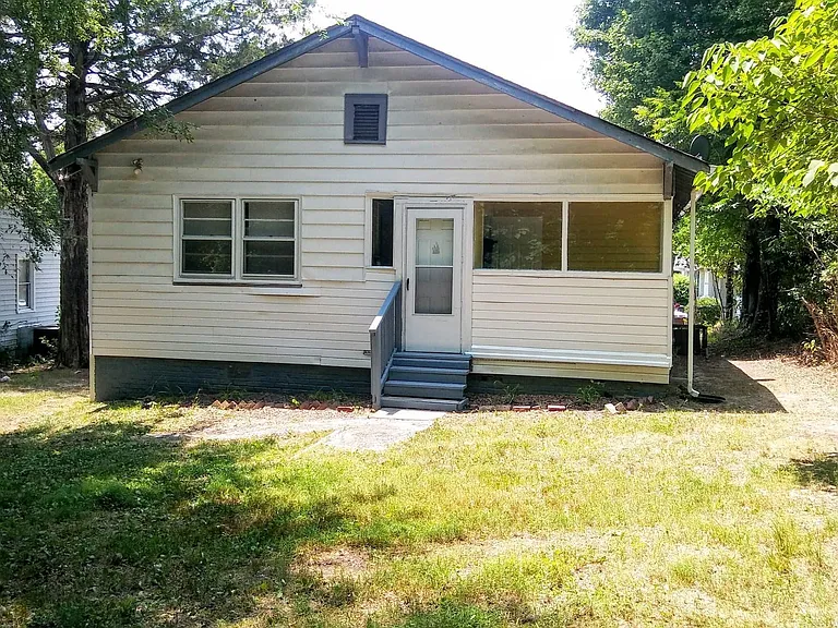 610 Holt Ave — Photo 12