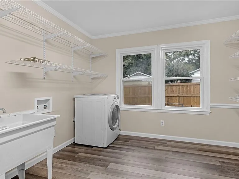 424 Byron Ave E — Photo 22