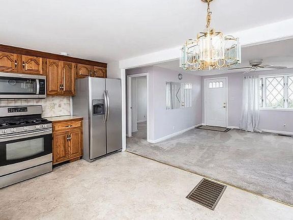 5th image of 16 Holly Dr