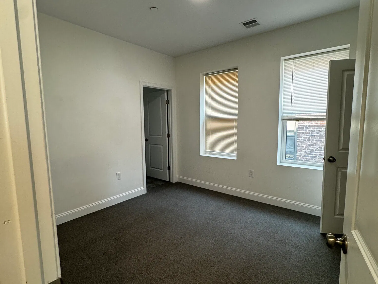 3 bed, 2.0 bath, 1200 sqft, $3,300 — Photo 4