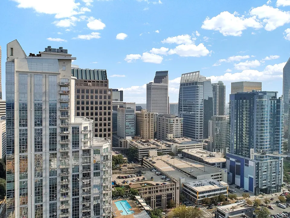 333 W Trade St #908