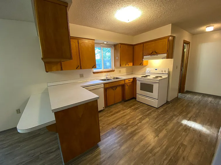 1404 N Brook Ct — Photo 4
