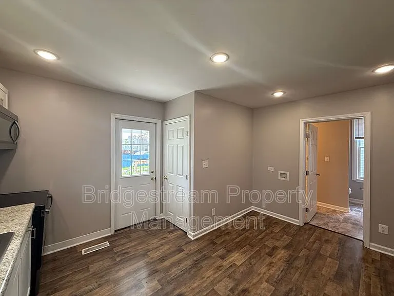 921 S Kent Ln — Photo 3