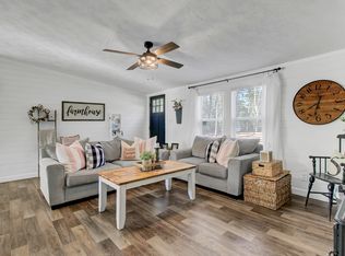 537 Mitchum Town Rd, Bonneau, SC 29431