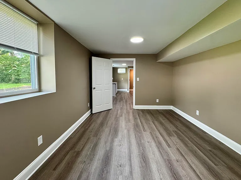2564 Millbrook Dr — Photo 38