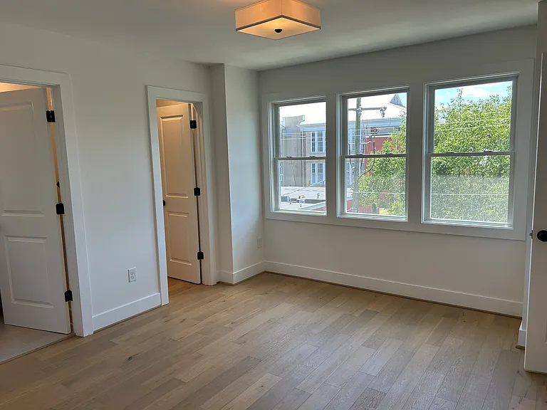 115 W 14th St #B — Photo 29