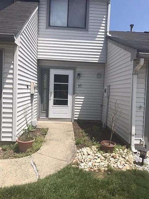 3 bed, 2.5 bath, 1879 sqft, $3,100 — Photo 2