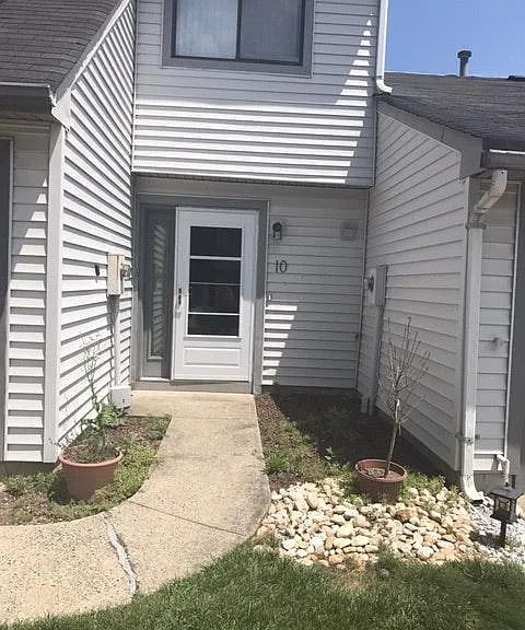 10 Lexington Cir — Photo 2