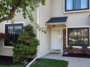 30607 Hidden Pines Ln, Roseville, MI 48066
