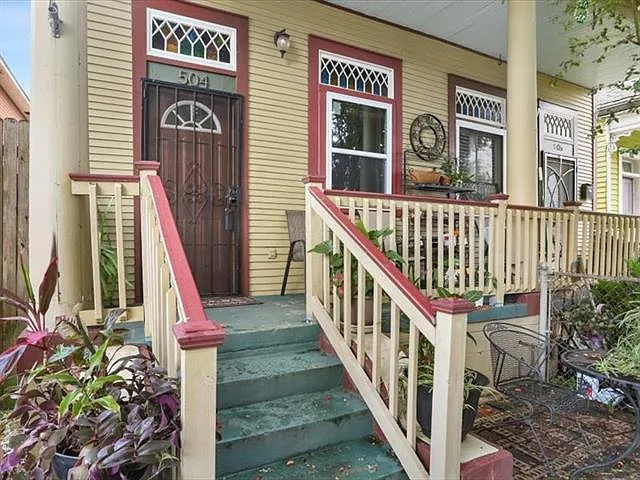 2 bed, 1.0 bath, 826 sqft, $1,300 — Photo 2