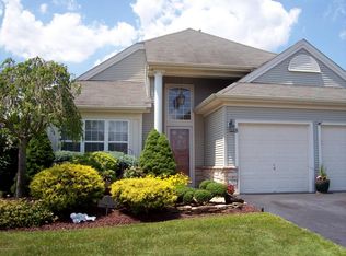 8 Chaucer Cir, Manchester, NJ 08759