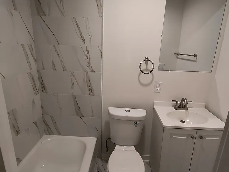 1523 W Oakdale St — Photo 5