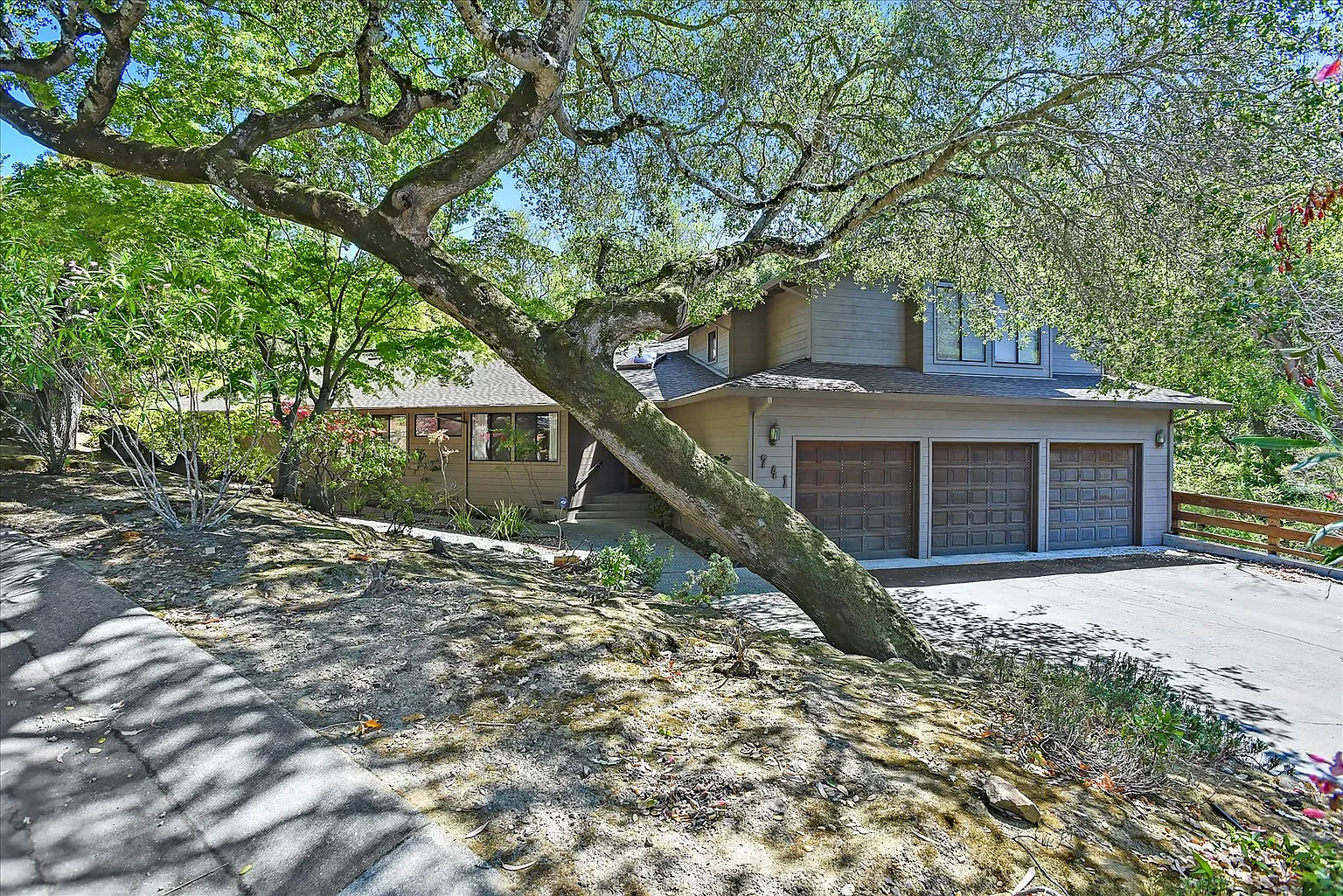 741 Dalehurst Ave photo 1