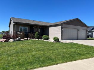 5013 Hitchcock Dr, Bismarck, ND 58503