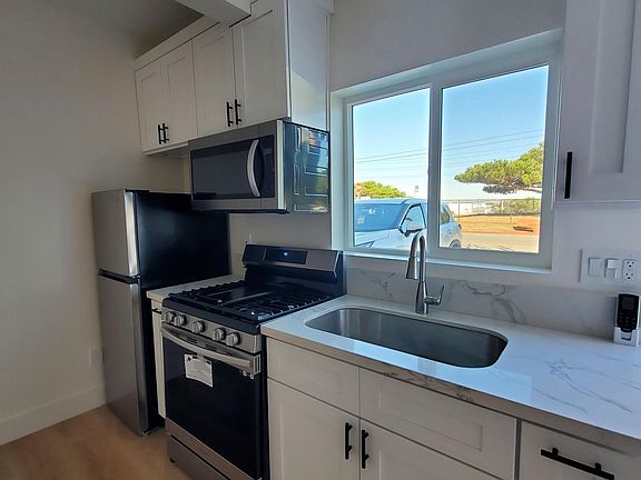 4th image of 900 E Imperial Ave #11