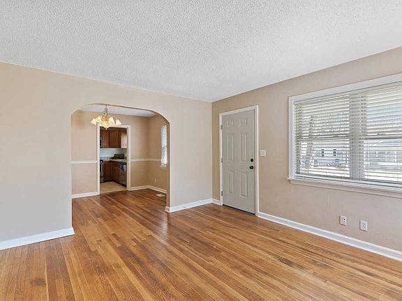 4th image of 405 N Lovell Ave