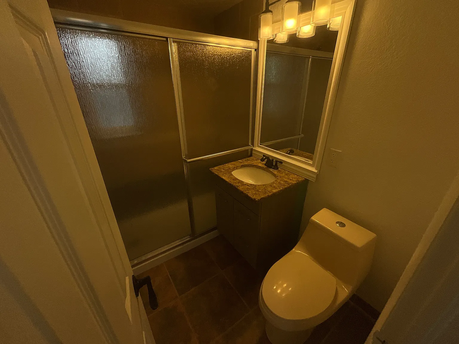 4 bed, 1290 sqft, $2,290 — Photo 3