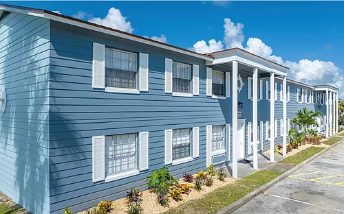 Manatee Bay Apartments Photo 1