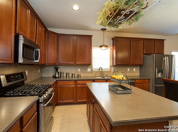4th image of 23131 Airedale Ln