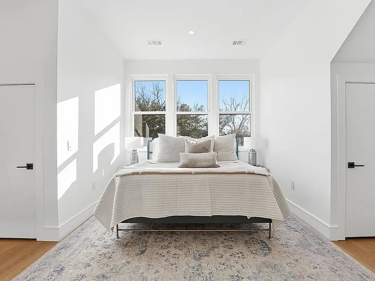 Luxury New Construction Rental Near Starland, SCAD & Ardsley Park with Garage and Private Courtyard — Photo 12