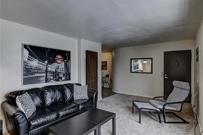 2713 Thomas Dr — Photo 1