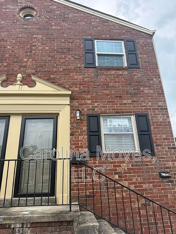 3 bed, 1.5 bath, 950 sqft, $1,199 — Photo 1