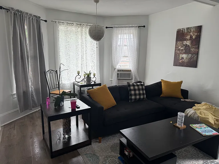 271 Coe St #3R — Photo 2