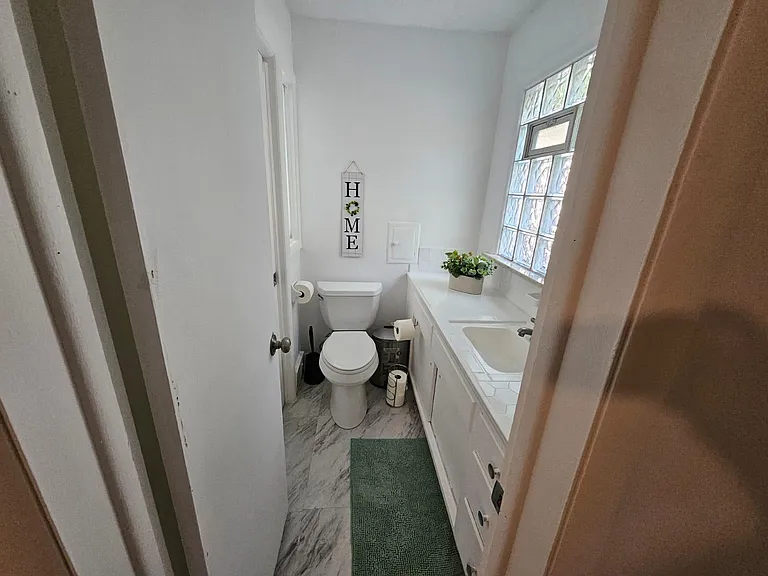 304 Greenvale Dr — Photo 9