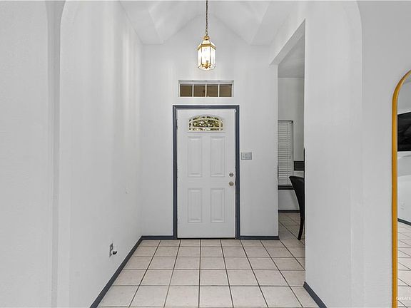 2nd image of 871 Quail Hollow Dr