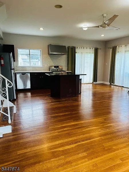 4 bed, 2.0 bath, $4,000 — Photo 3