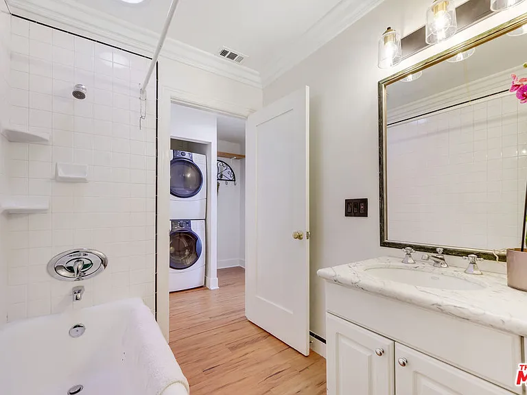 8818 Rosewood Ave — Photo 15