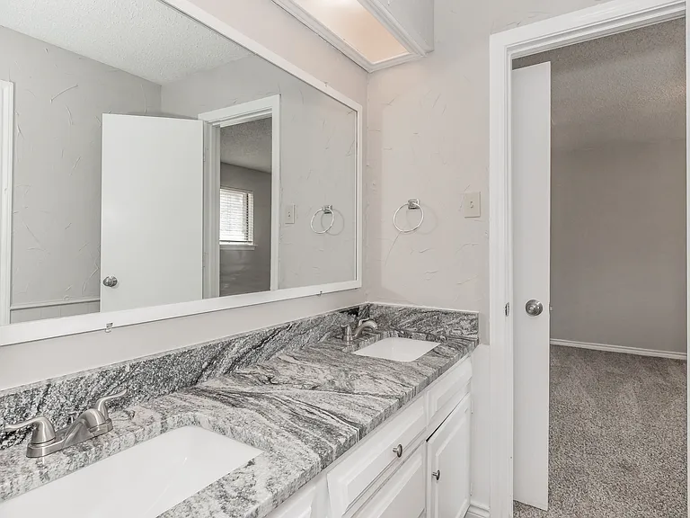 3008 Apple Valley Dr — Photo 26