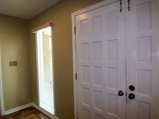 3rd image of 393 Club View Dr