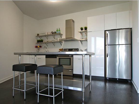 4th image of 2440 S Kinnickinnic Ave APT 414