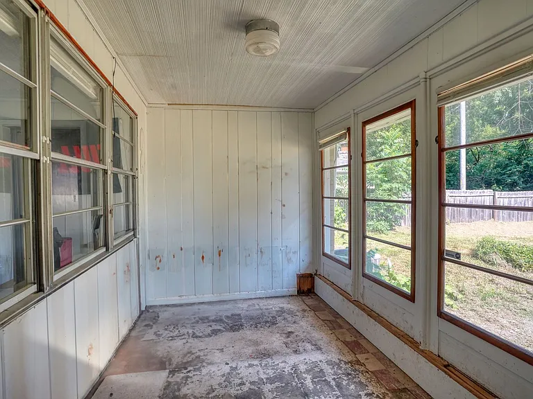2920 Highwoods Dr E — Photo 12