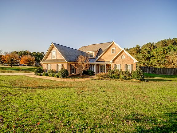 2nd image of 108 Cambridge Woods Dr