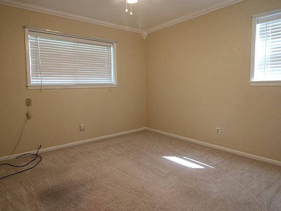 4th image of 809 Julie St