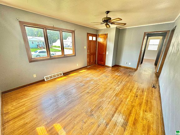 4th image of 4124 Adams St