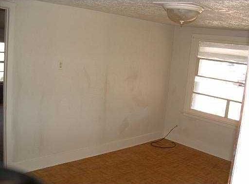 2nd image of 1000 Oak Ave
