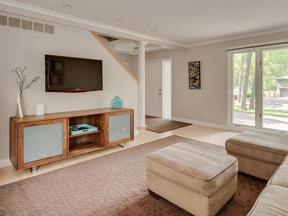 4th image of 1442 Spruce Dr