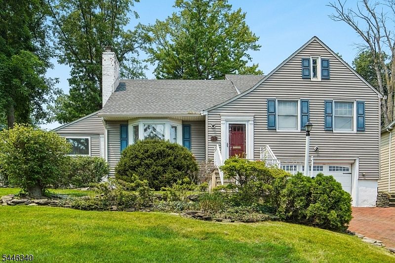 1st image of 25 Lake Dr West