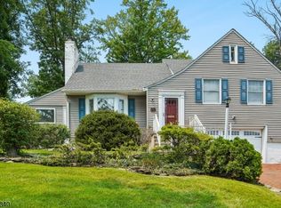 25 Lake Dr W, Wayne, NJ 07470