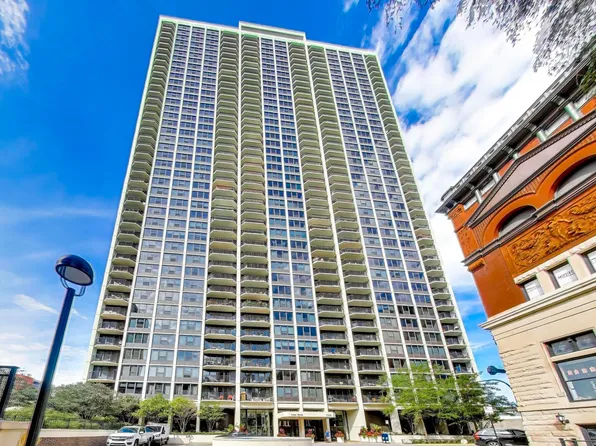 1560 N Sandburg Ter #315J, Chicago, IL 60610