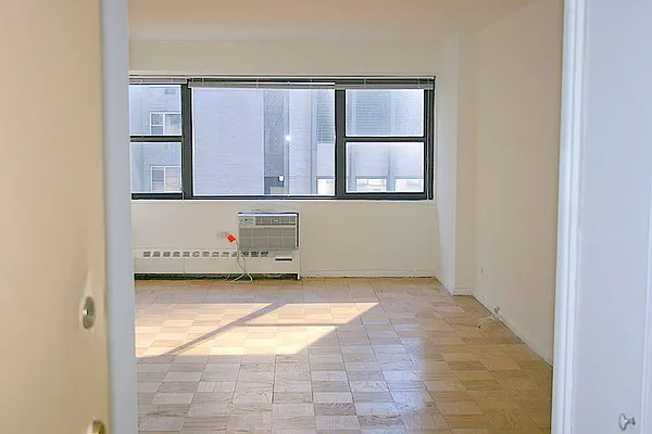 Rented by Carlyle Property Management | media 37